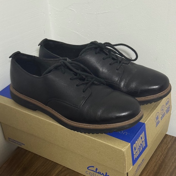 Clarks Oxford flats US 7 - Picture 1 of 3